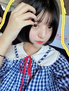 穿蓝色校服的网红,网红校服下的时尚魅力