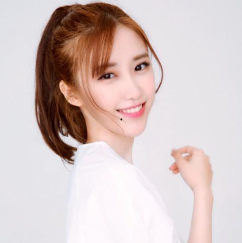 许烁个人资料,才华横溢的年轻艺术家，探索艺术与生活的完美融合