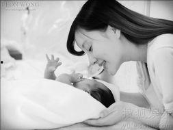 李小璐一家三口照片